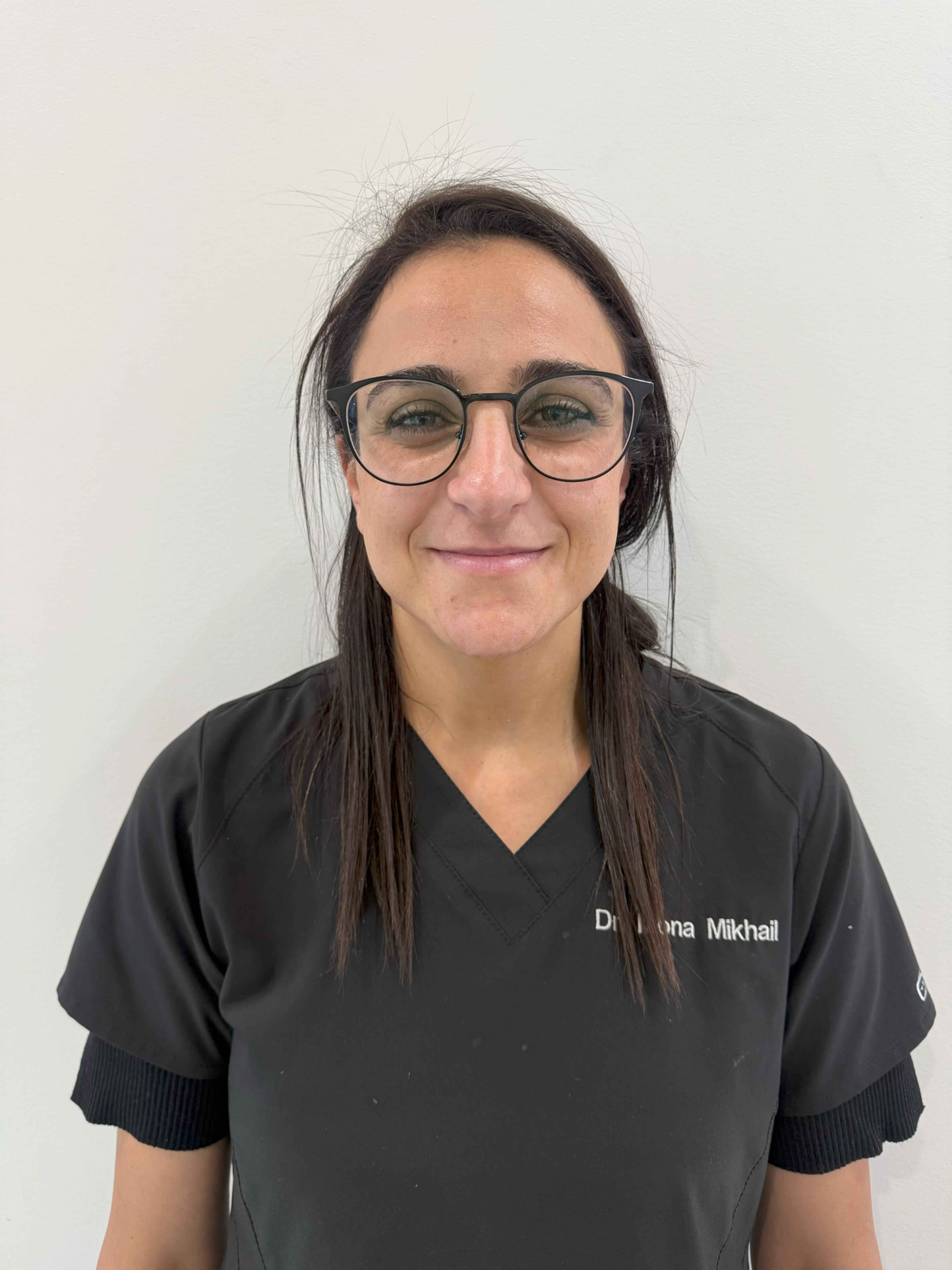 Dr Mona Dentist In Ferny Grove